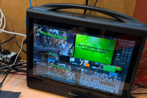 Bildschirm mit dem Livebild aus dem TV-Studio der Kinderstadt.